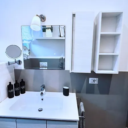 Stadium Stay- Central, Quiet, Easy Parking Apartment Verona