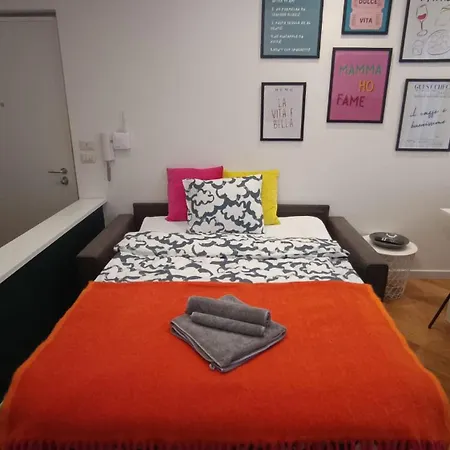 Apartment Stadium Stay- Central, Quiet, Easy Parking *
